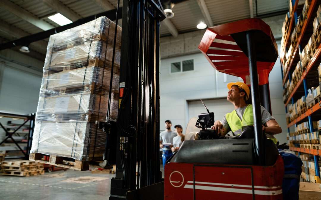 Efikasna logistika uz slaganje paleta: Viljuškari u akciji